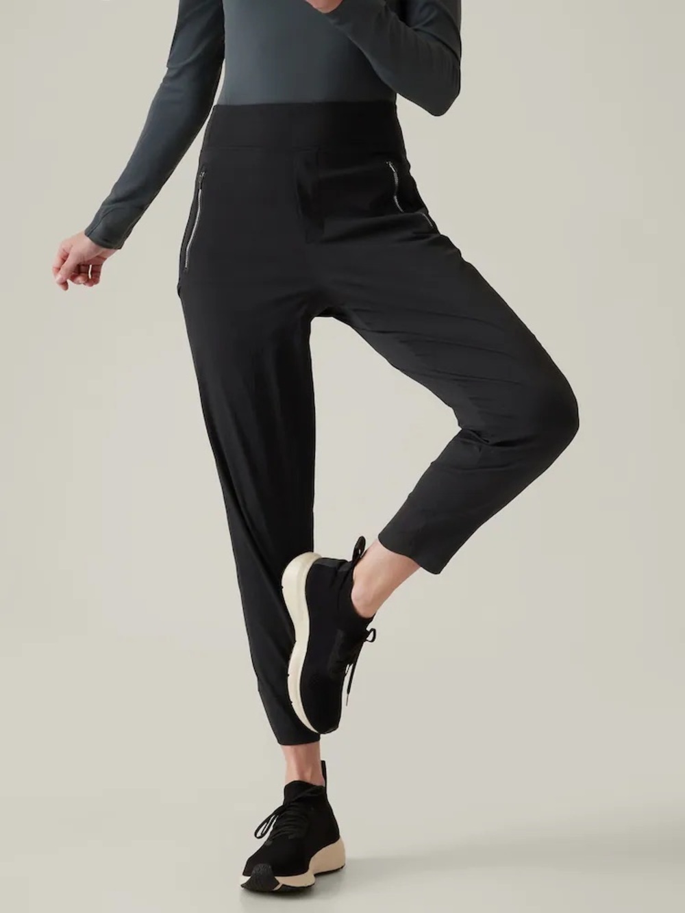 Athleta Trekkie Jogger Pants Black High Rise Cargo Zip Size 2